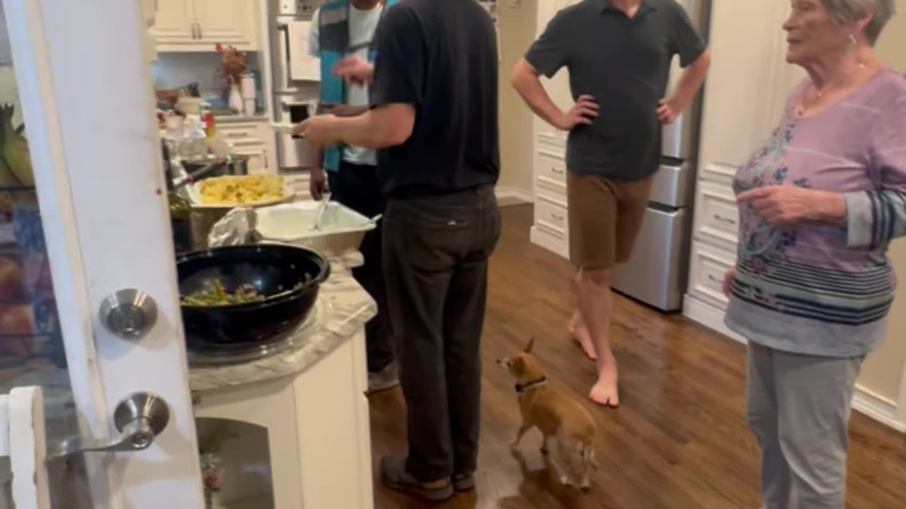 Dad Invites Amazon Delivery Driver in For Thanksgiving Meal