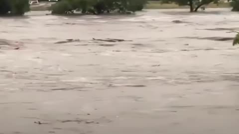 Al menos 13 muertos y 20 desaparecidos por inundaciones en Texas