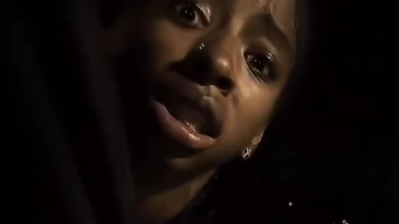Girlfriend begs her boyfriend after he catches her talking to another man at the mall 😳💔💔