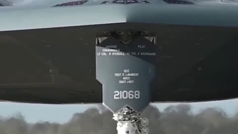 B-2 Spirit vs. B-21 Raider - Stealth Bomber Comparison