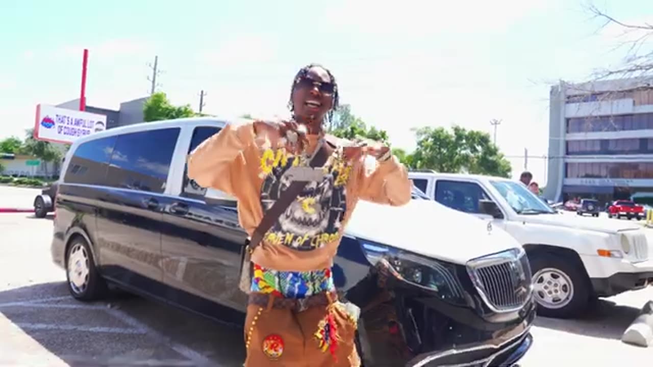 Soulja Boy Tell 'Em - Go In (Official Video)