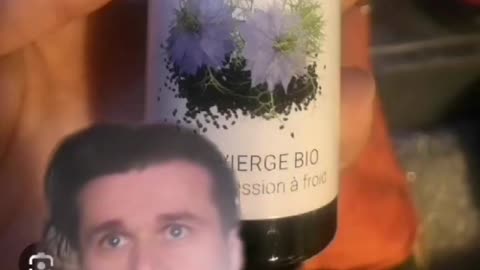 Huile de nigelle : force et vitalité pour tes cheveux.