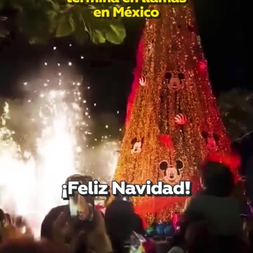 Árbol de Navidad se incendia en plena celebración