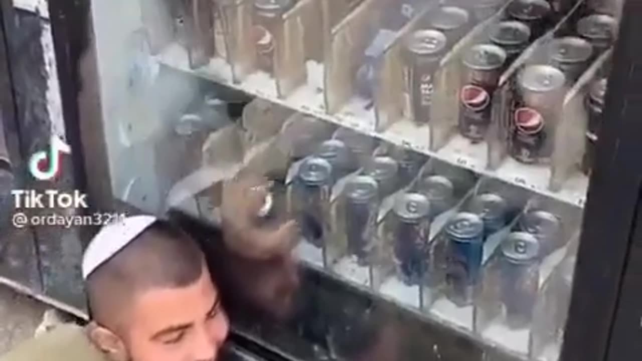 🤣🤖 Watch This Genius Way To Occupy A Vending Machine! | FunFM