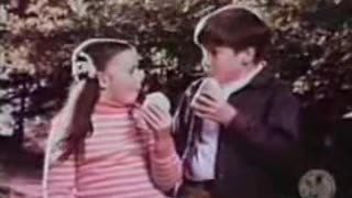 Commercial - Hostess Fruit Pies w Fruitpie the Magician