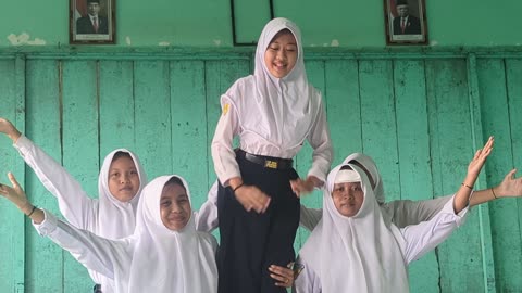 LATIHAN TARI PELANGGARAN - SMPI YOSOWILANGUN