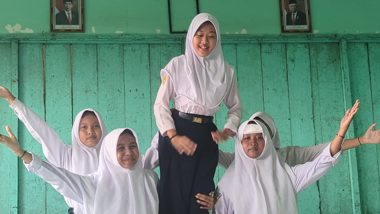 LATIHAN TARI LAMUNAN - SMPI YOSOWILANGUN