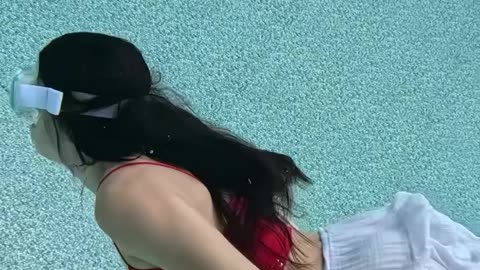 Look my meni dress sexy hot girl in swimming pool