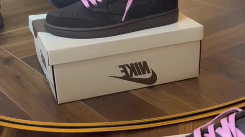 Jordan 1 Retro Low Travis Scott Velvet Brown 🤎