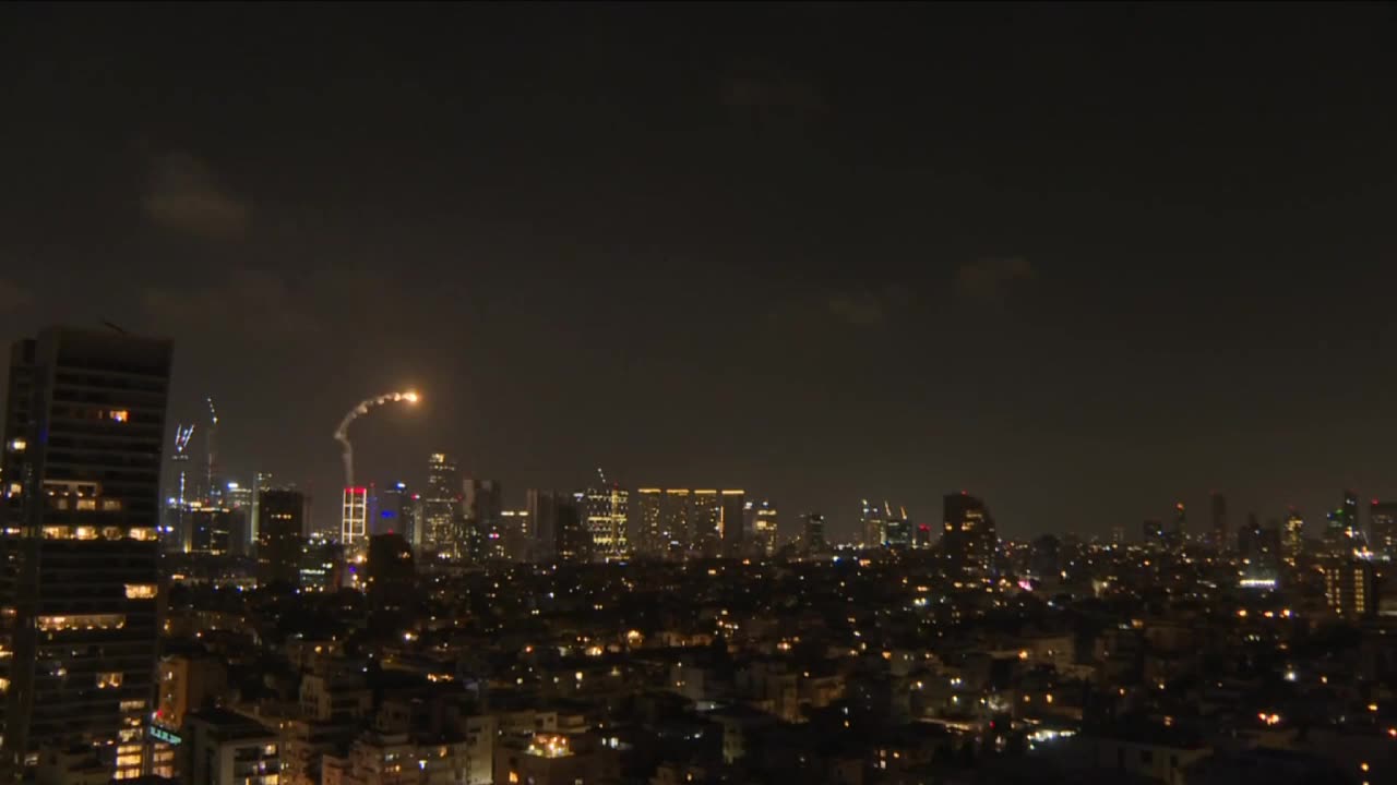 🇮🇱 Israeli interceptor missiles fails in Tel Aviv.
