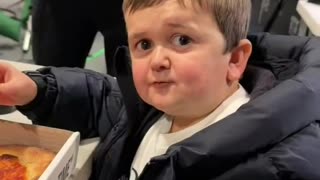 Khabib & Hasbulla Enjoy Pizza After Islam Makhachev’s Win at UFC 322