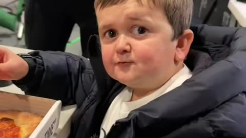 Khabib & Hasbulla Enjoy Pizza After Islam Makhachev’s Win at UFC 322