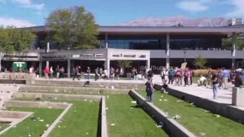 6 minutes after - Officers scramble to secure an area