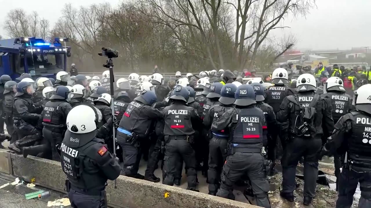 German police use water cannons on protesters against far-right AfD