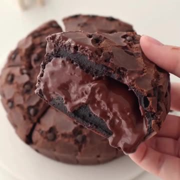 Ultimate Chocolate Cake | Rich, Moist & Irresistibly Decadent!