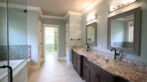 Sparkling Clean Bathrooms with Urgent Cleaning!