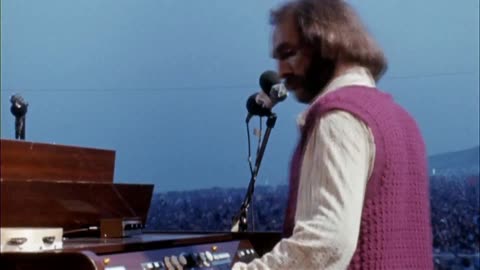 Tuesday Afternoon - The Moody Blues (live)