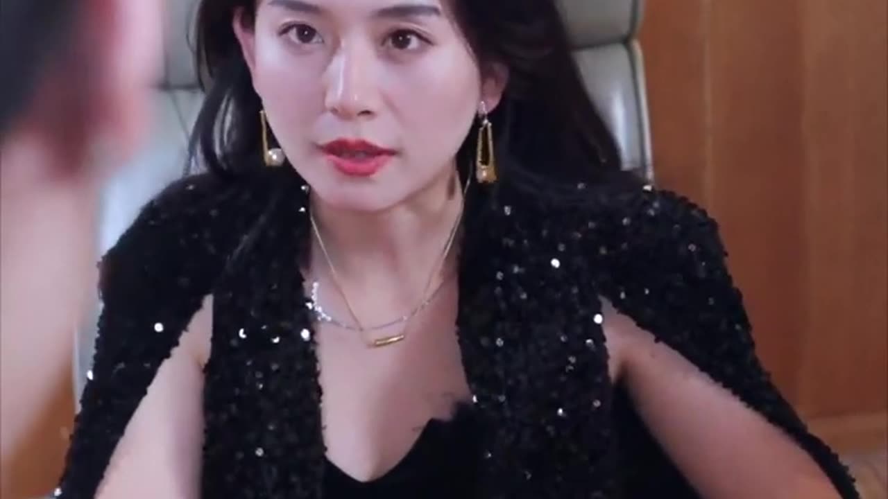 From Betrayal to Love: The Millionaire CEO & the Idol’s Chase!