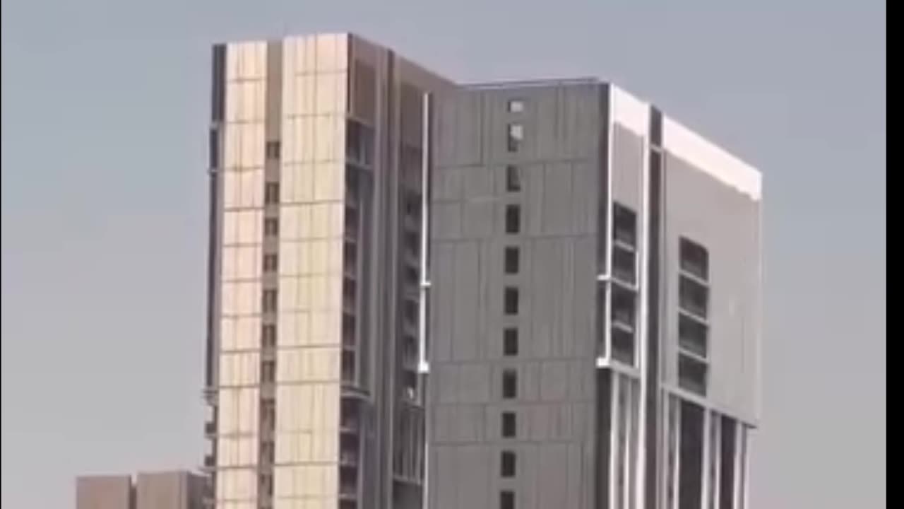 One Day In Bangkok Makes a Hard Structure Crumble