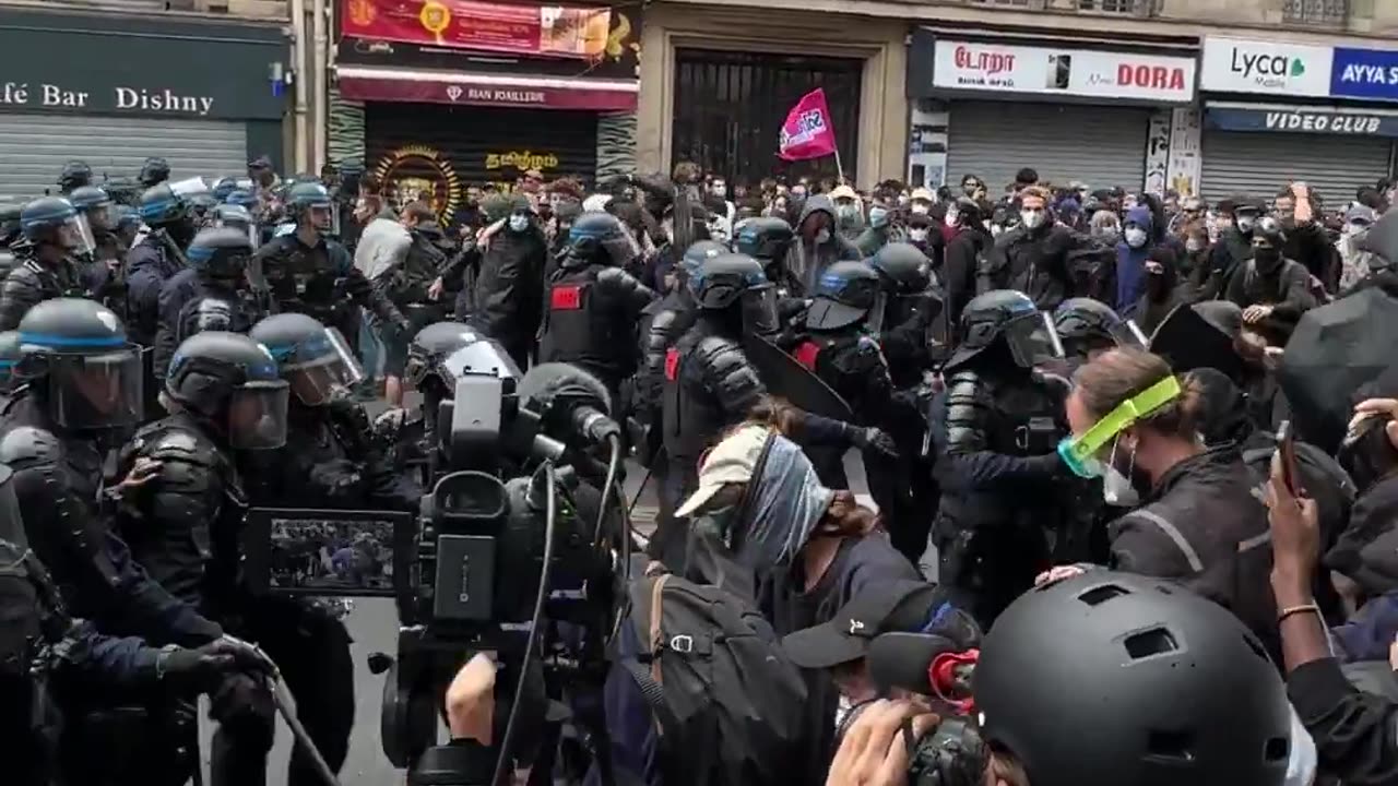 Paris on 🔥🔥🔥1