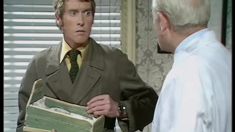 SOME MOTHERS DO ;AVE EM S02E04 - Frank and Marvin