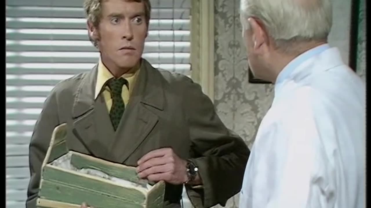 SOME MOTHERS DO ;AVE EM S02E04 - Frank and Marvin