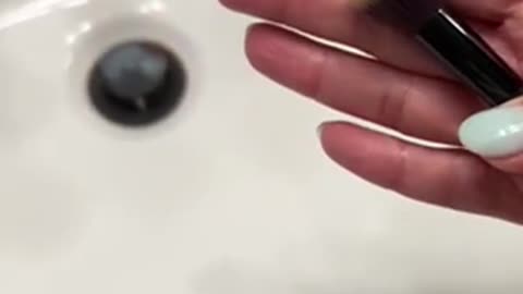 The Secret to a Flawless, Airbrush Concealer Finish Is This Brush