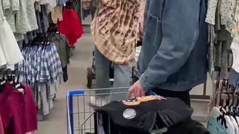 Stranger blesses struggling pregnant single mother ❤️
