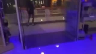 Tiroteo dentro de un centro comercial en EE.UU.