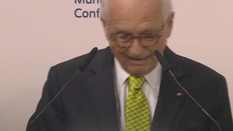 Broma a Macron al inicio de Conferencia de Seguridad de Múnich