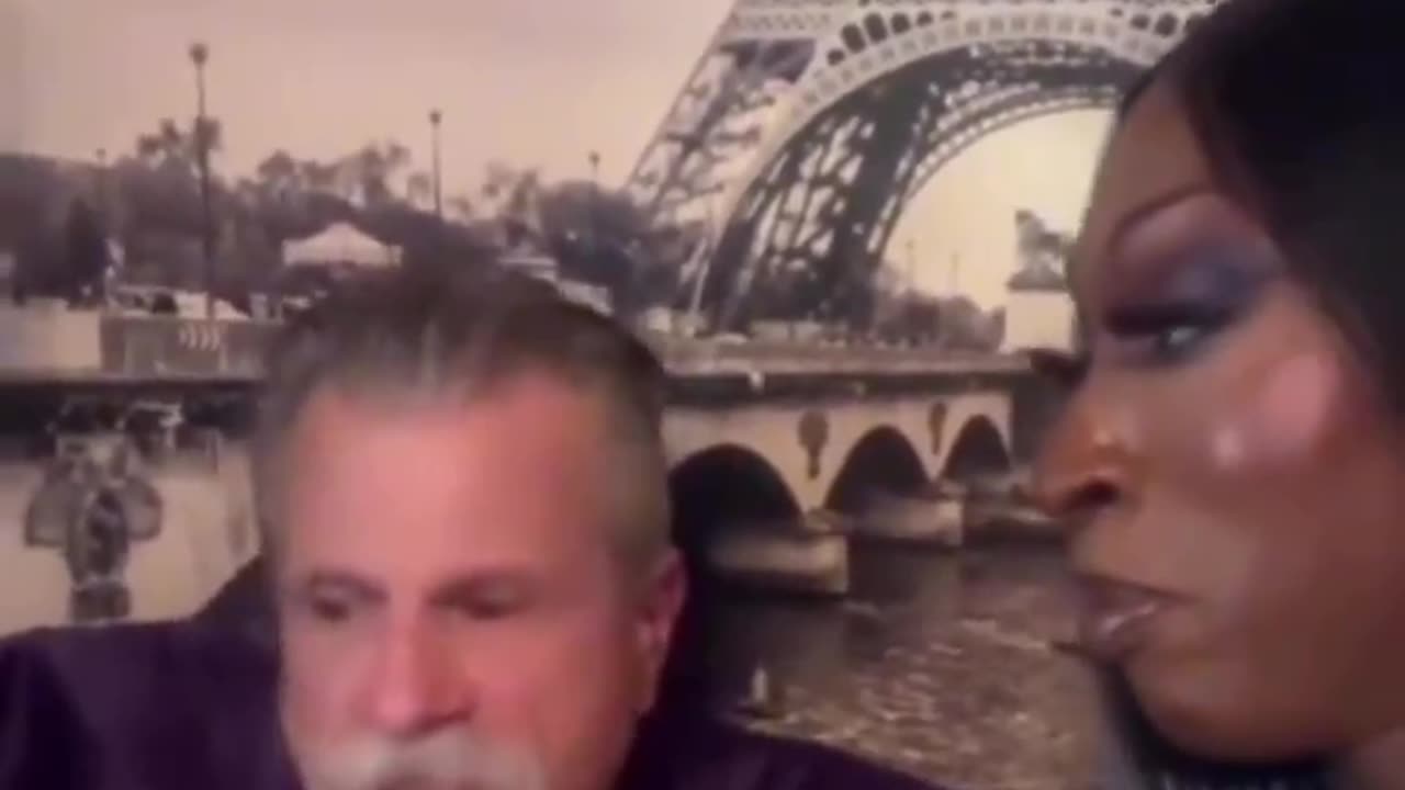 🔥🚨DEVELOPING: This Flat Earther has been going viral for explaining his beliefs to his girlfriend