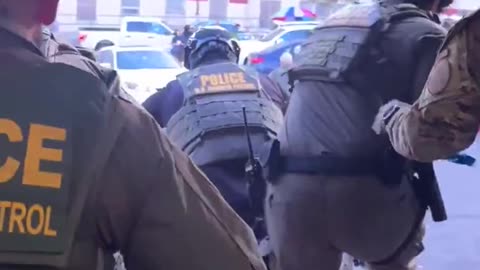 Illegal aliens scatter when ICE rolls up in a moving truck
