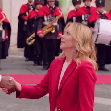 El contraste de altura entre Meloni y el presidente de Mozambique