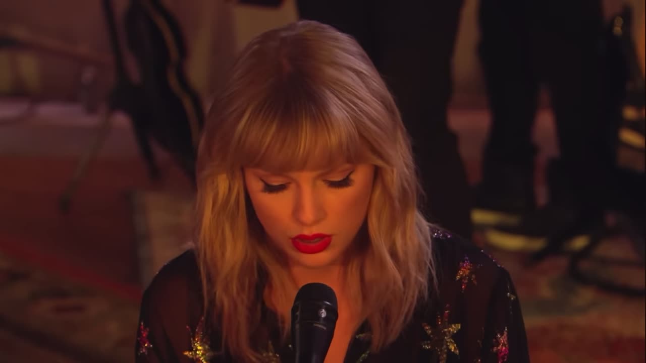 Taylor Swift - holy ground (Live from BBC1 Live Lounge)