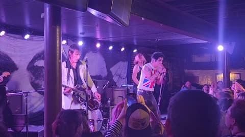 Palaye royale ( live)