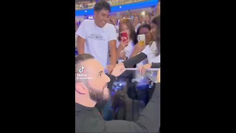 President of El Salvador 🇸🇻 is loved by the younger generation