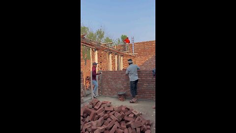 मिस्त्री तो कितना पढ़ रहा है