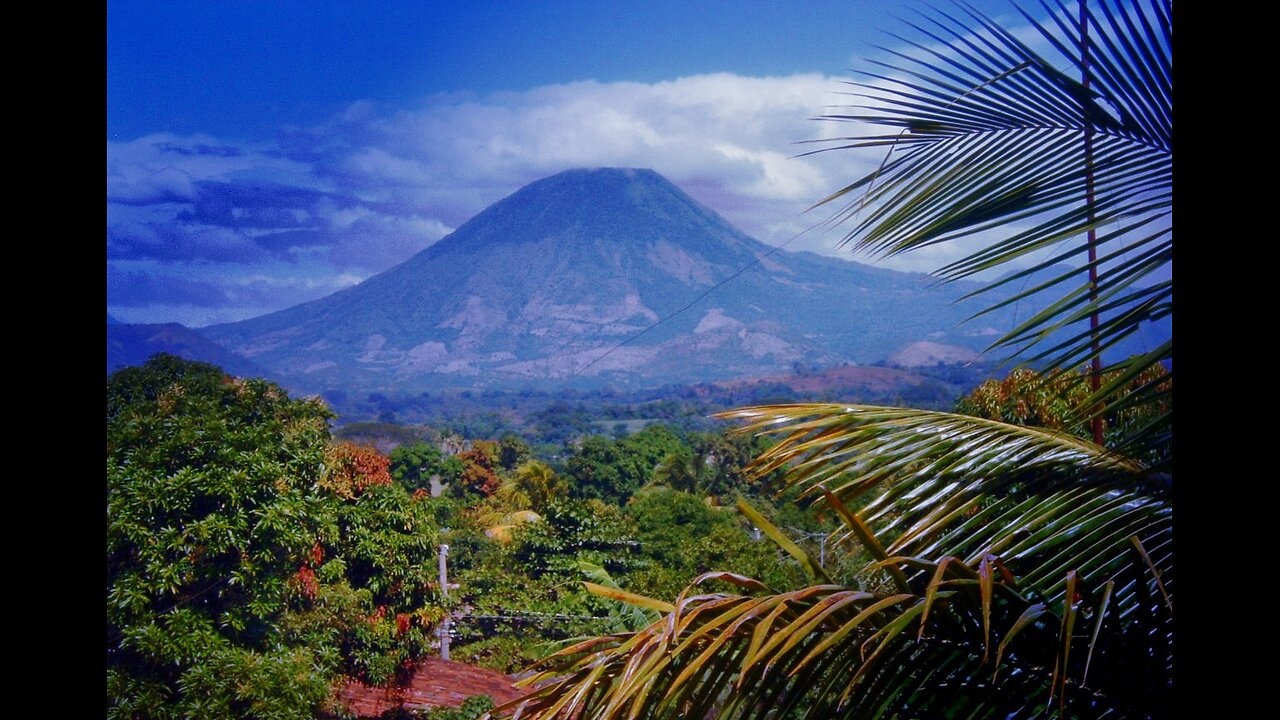 Why EVERYONE is TALKING about EL SALVADOR