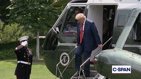 What a guy! He takes photo with workers and then walks to the reporters and ... #BestPresidentEver