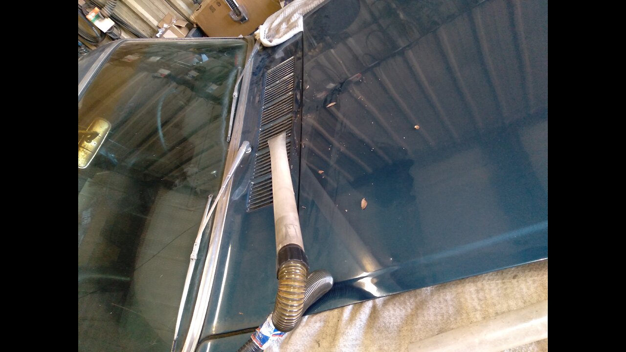 Windshield vent duct cleaner