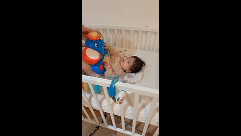 Four-month-baby_old try musician