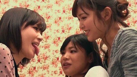 A Japanese Lesbian Kissing lesson #1 Part 1 | Lesbian Kissing | Lesbian Romance