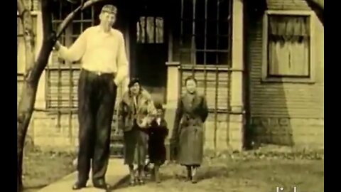 Robert Wadlow - The Alton Giant