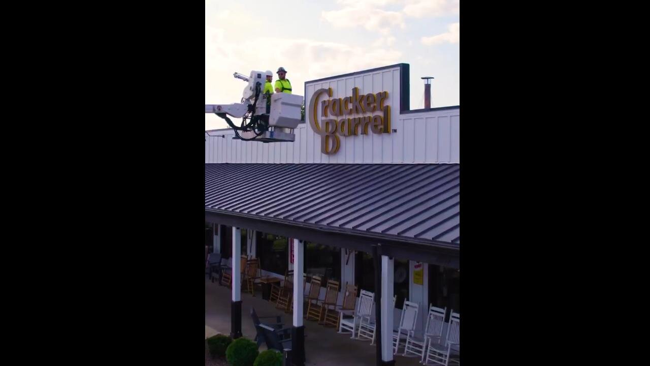 Cracker Barrel moves forward, RIPPING DOWN “modern” logo, replacing with classic