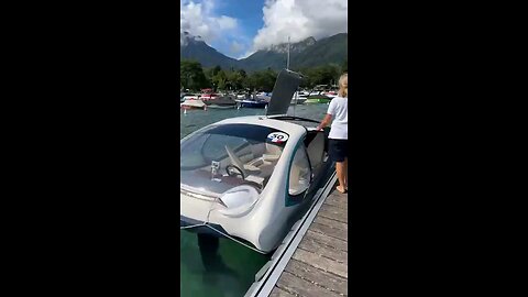 A flying water taxi 🚕