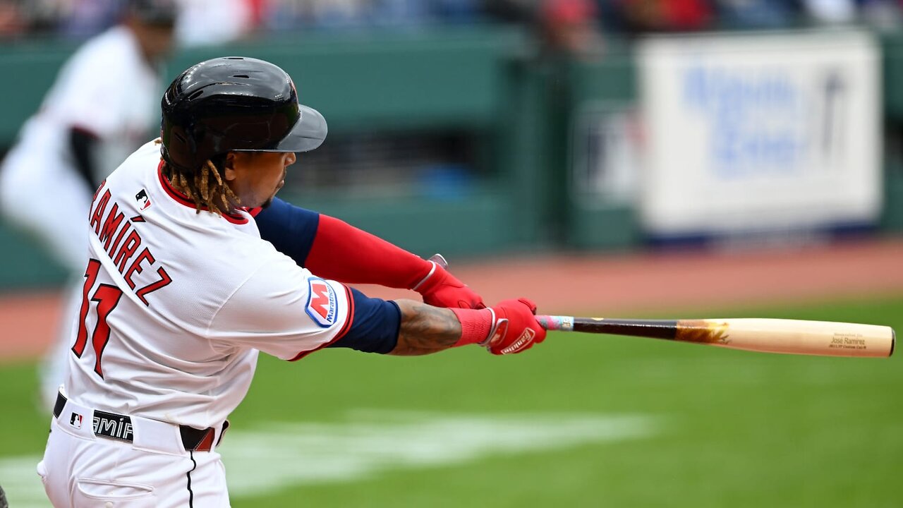 José Ramírez extendió racha de juegos con hits