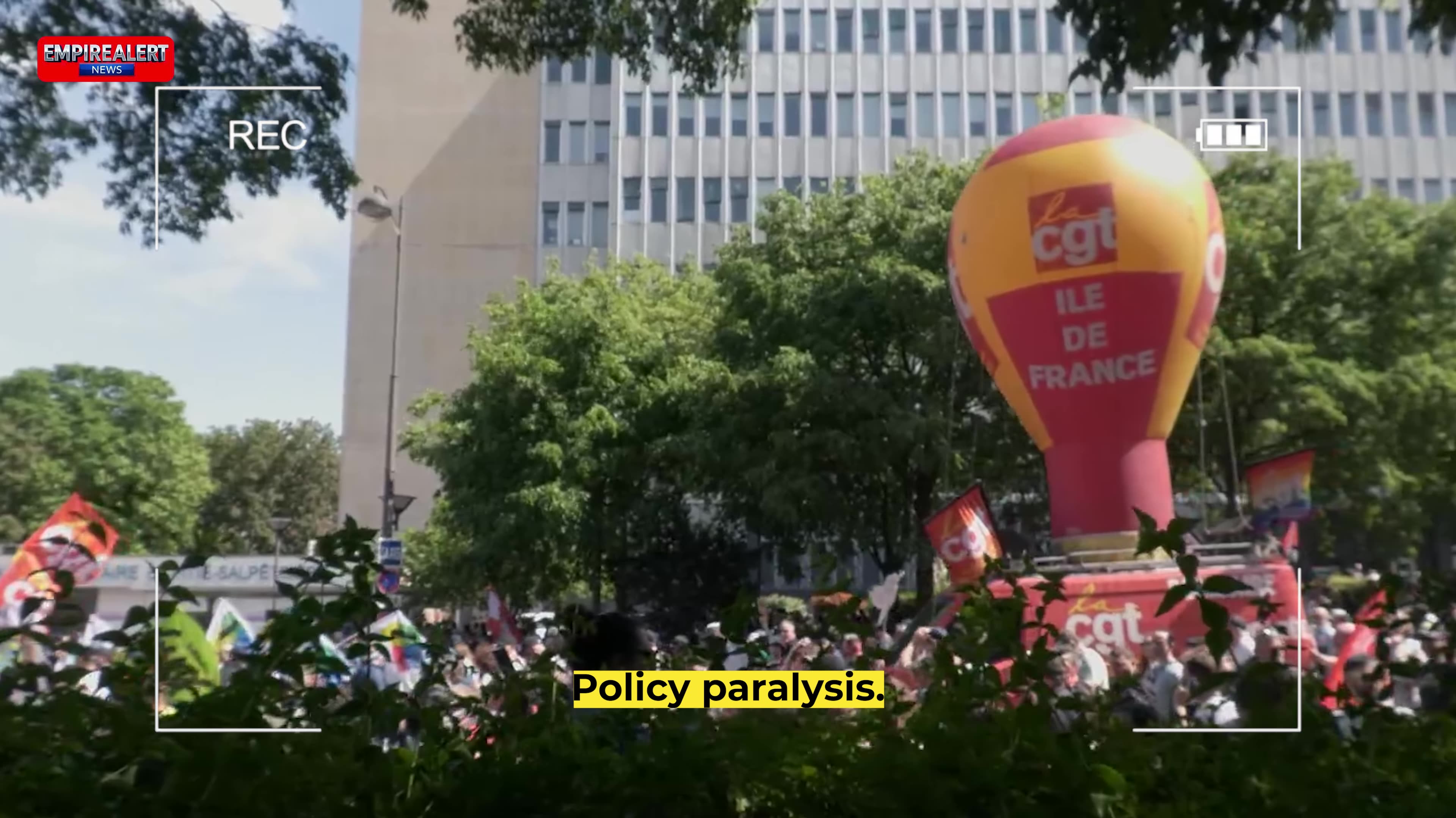 1 MIN AGO_ 312 Fires ERUPT Across London — RED ALERT Declared Nationwide _ News UK