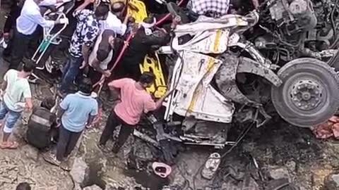 Biggest Accident in Flyover 😱