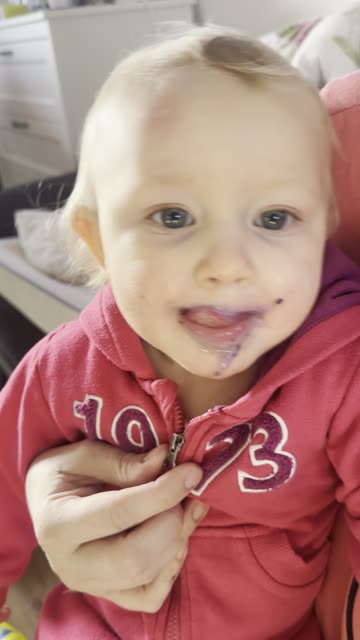 WOW LOOK AT THIS MESSY BABY FACE