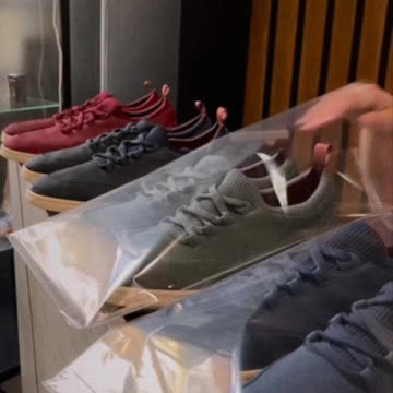 Восстановим обувь, сумки и изделия из кожи. Присылайте фото на оценку, контакты в описании профиля.